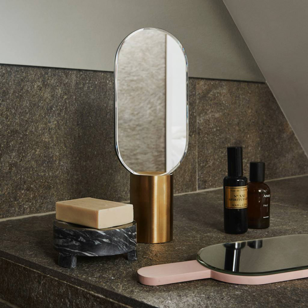 Espejo de mano Renga con stand - OYOY - tocador baño - maquillaje
