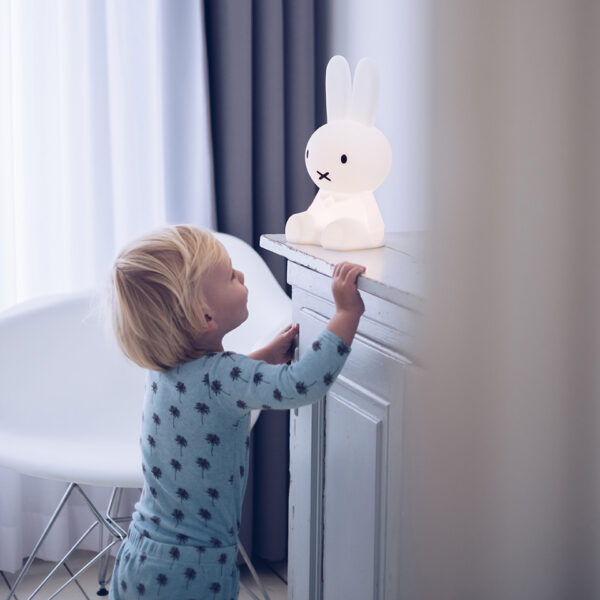 Luz Quitamiedos Miffy First Light - luz de noche ninos - conejo Miffy - Liderlamp (1)