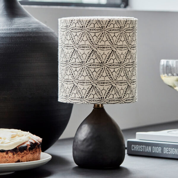 Lámpara de mesa, Flores, Negro -Liderlamp
