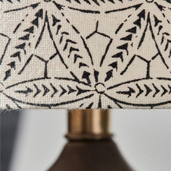 Lámpara de mesa, Flores, Negro -Liderlamp Detalle